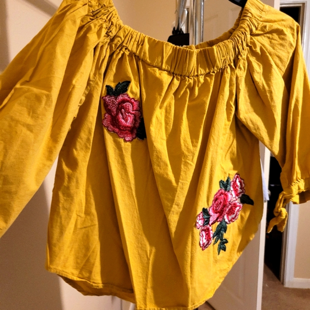 Yellow blouse 👚